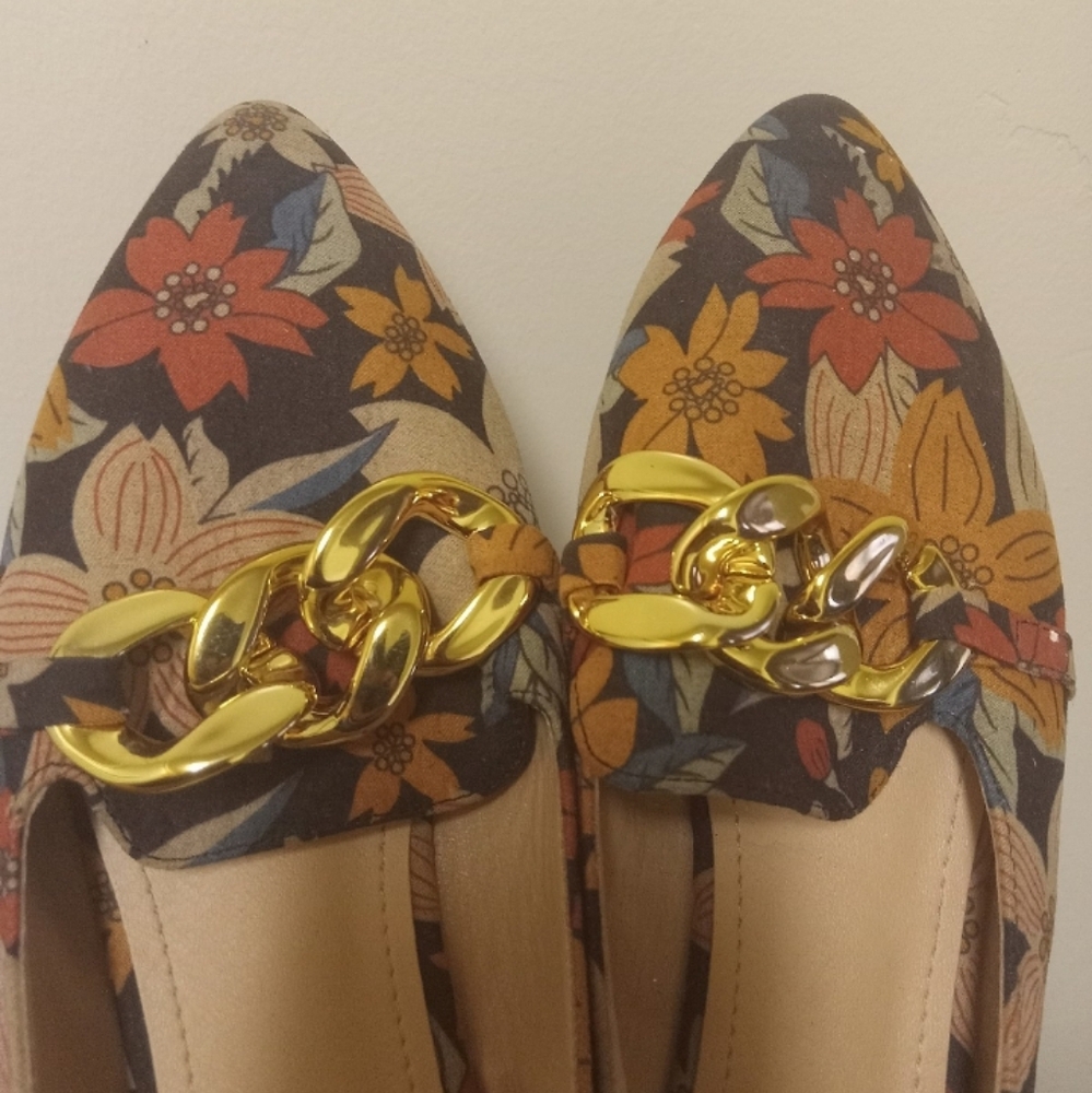 Women's Cute Brown Floral Pointy Toe Chain Flats Size 8 - Picture 8 of 10
